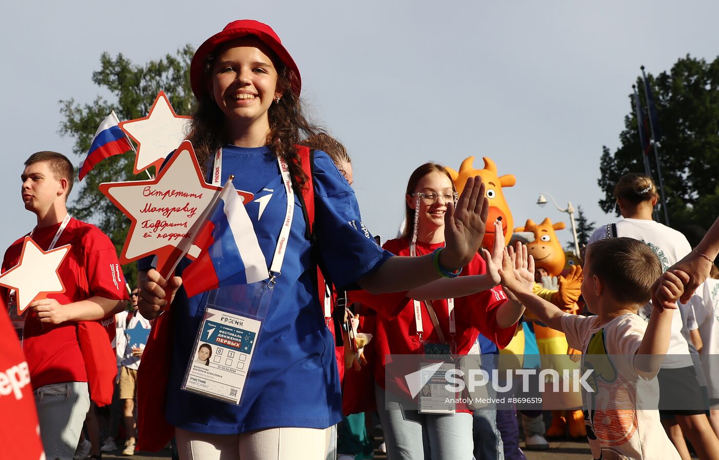 RUSSIA EXPO. The procession of dreamers