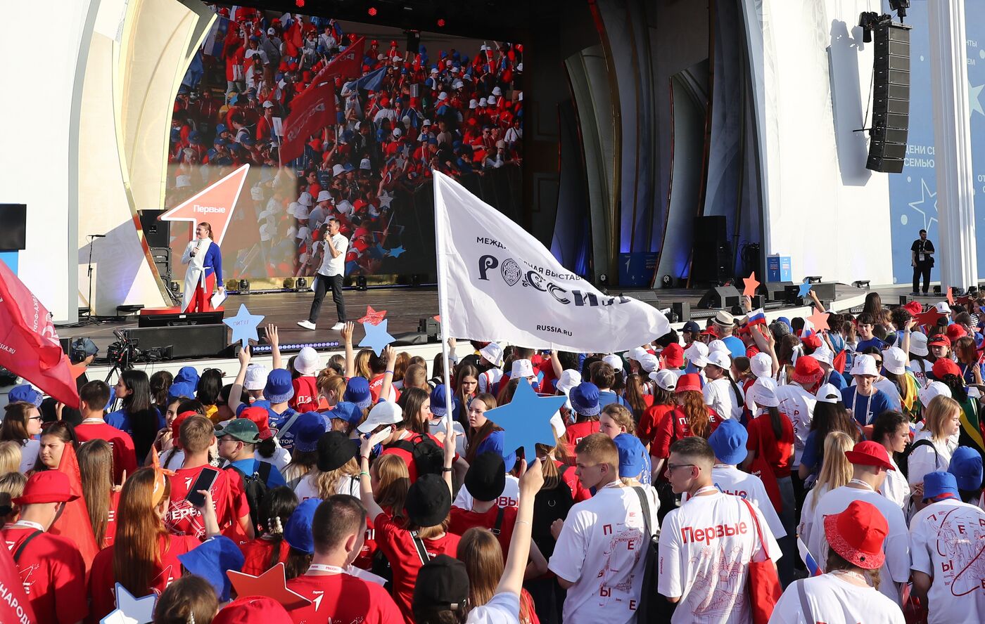 RUSSIA EXPO. The procession of dreamers