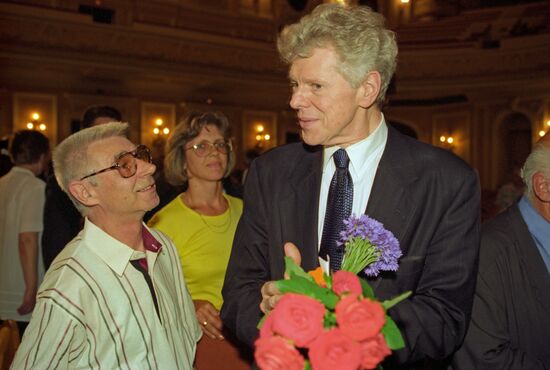 Gloria International Prize