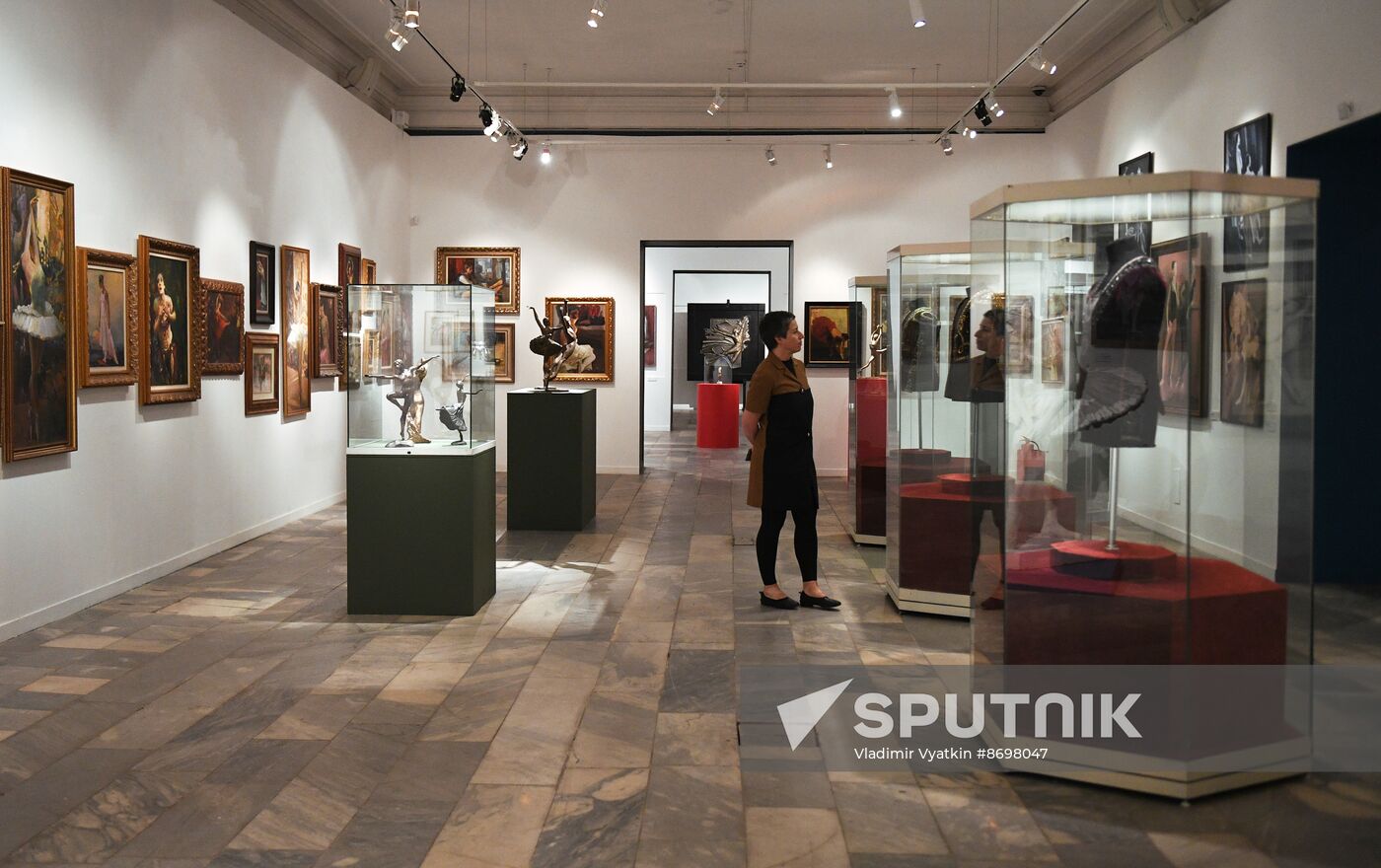 Russia Art Ballet Nureyev Exhibition