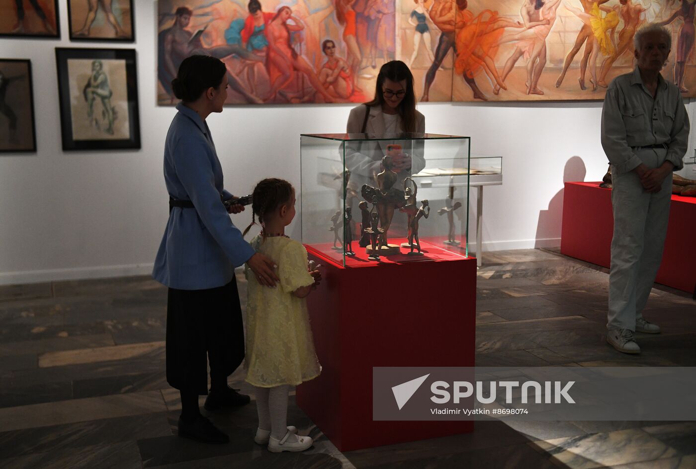 Russia Art Ballet Nureyev Exhibition