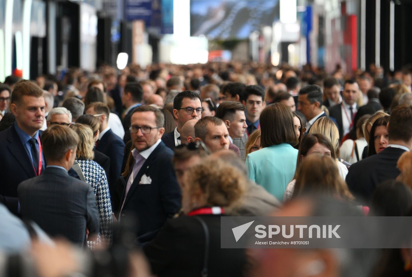 SPIEF-2024. Guests ahead of the plenary session