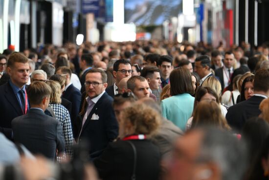 SPIEF-2024. Guests ahead of the plenary session