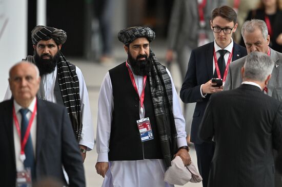 SPIEF-2024. Guests ahead of the plenary session