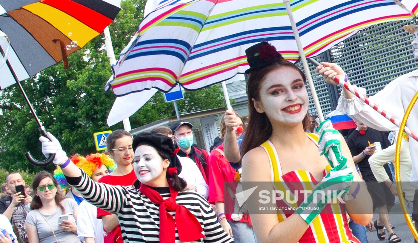 RUSSIA EXPO. Circus procession