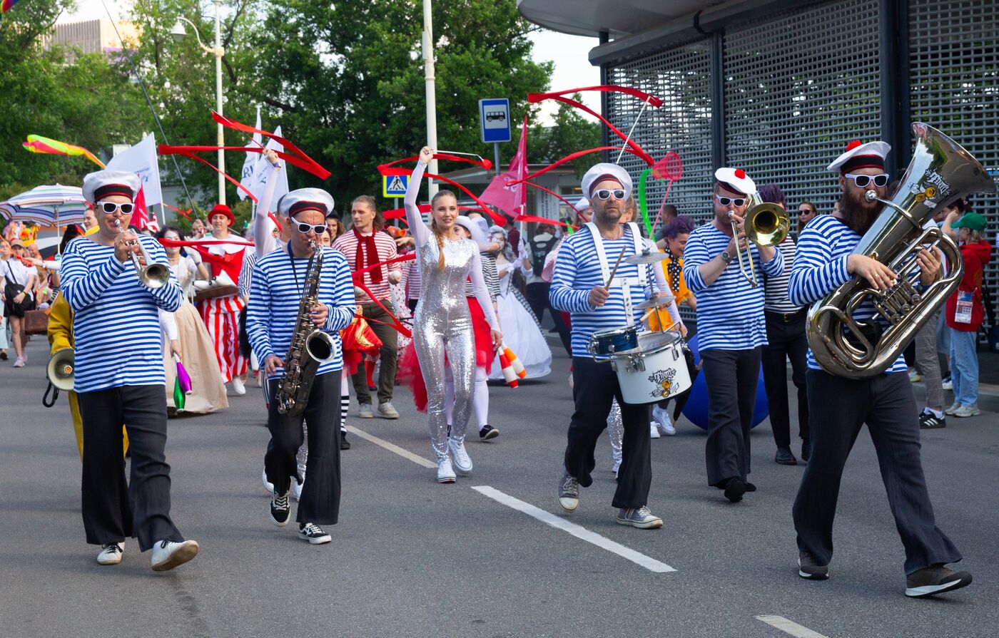 RUSSIA EXPO. Circus procession