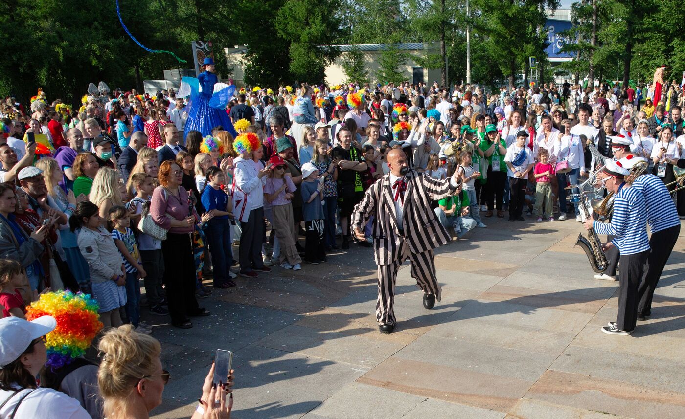 RUSSIA EXPO. Circus procession