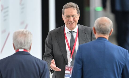 SPIEF-2024. Guests ahead of the plenary session