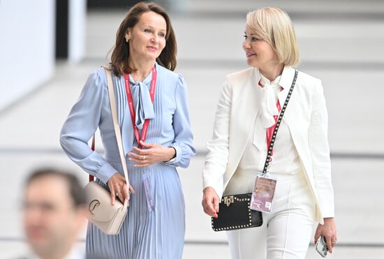 SPIEF-2024. Guests ahead of the plenary session