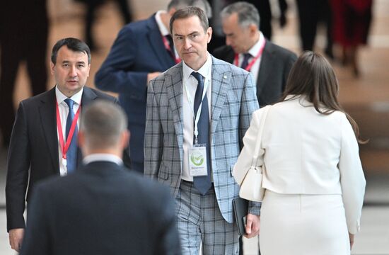 SPIEF-2024. Guests ahead of the plenary session