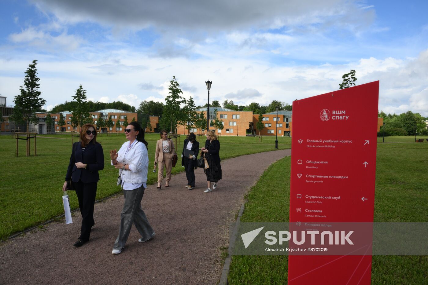 SPIEF-2024. Visit of delegation of REC, VTB and Chinese partners to campus of SPbU Graduate School of Management