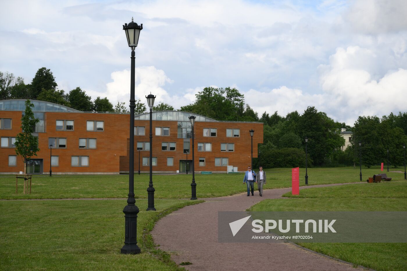 SPIEF-2024. Visit of delegation of REC, VTB and Chinese partners to campus of SPbU Graduate School of Management
