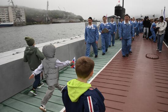 Russia Navy Submarine Petropavlovsk-Kamchatsky Exercise Welcoming