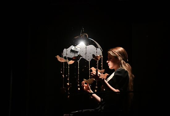 Russia Theatre Starling Paradox