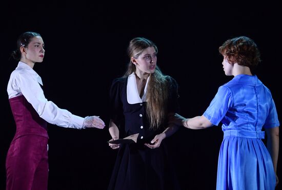 Russia Theatre Starling Paradox