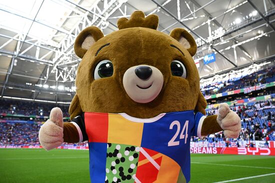 Russia Soccer Euro 2024 Serbia - England