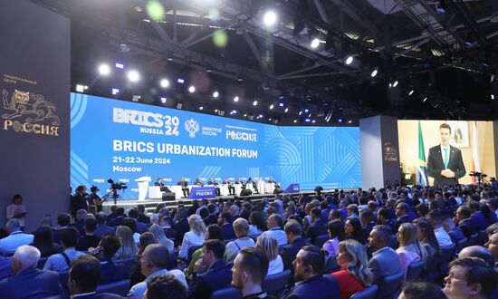 RUSSIA EXPO. BRICS Urbanization Forum's plenary session, Forming Sustainable Urban Environment Development Strategies