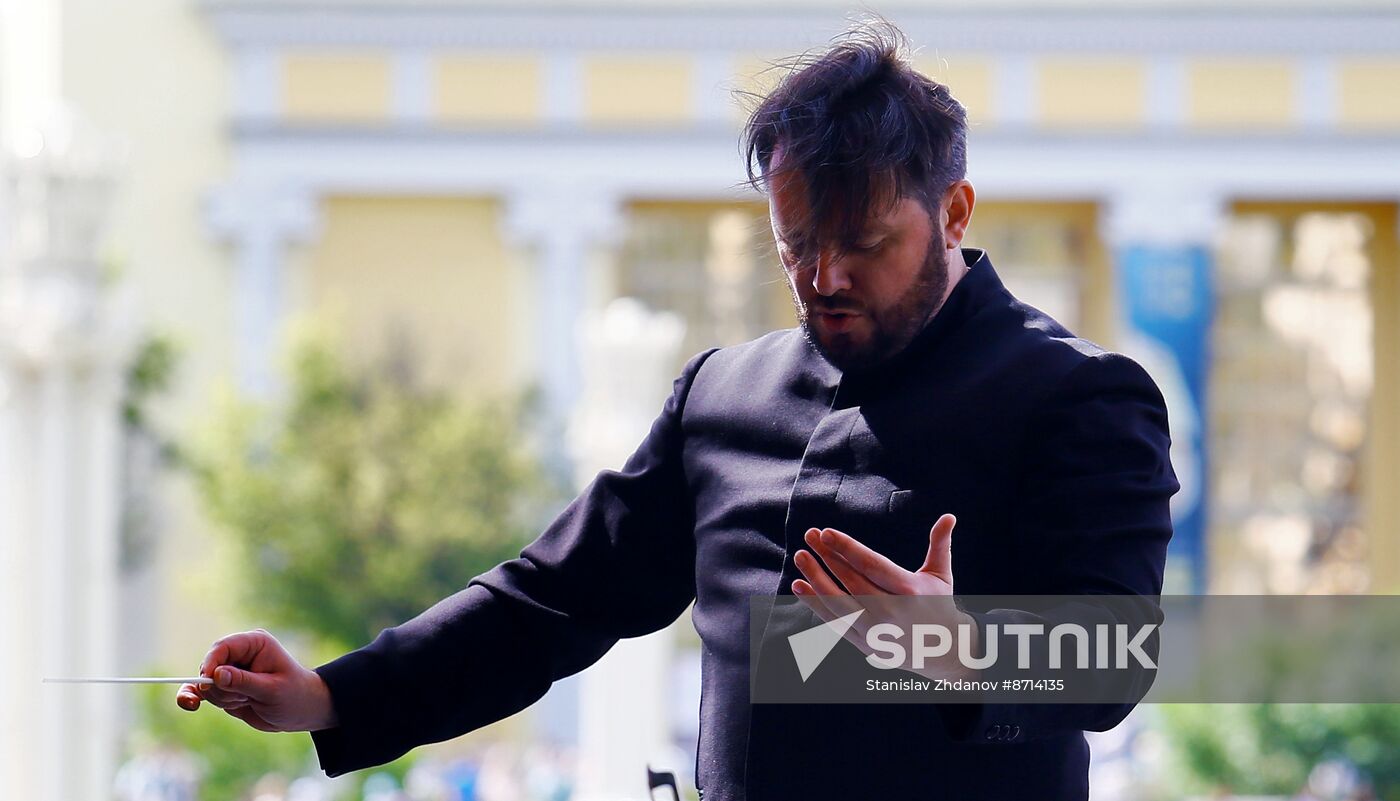 RUSSIA EXPO. Requiem: Eternal Glory to the Heroes musical and poetic composition