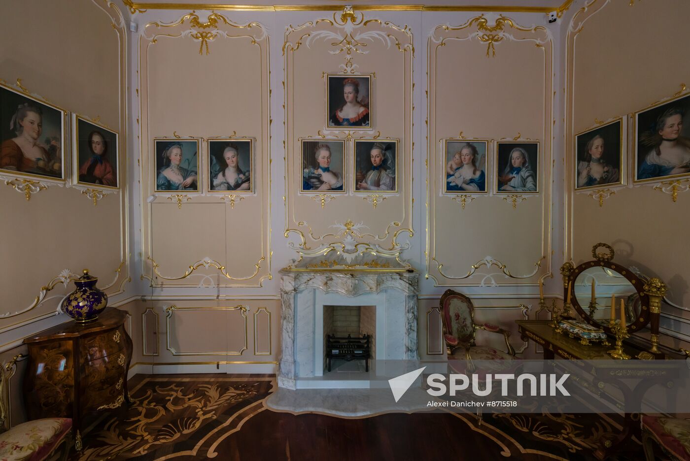 Russia Museum Peterhof Chinese Palace