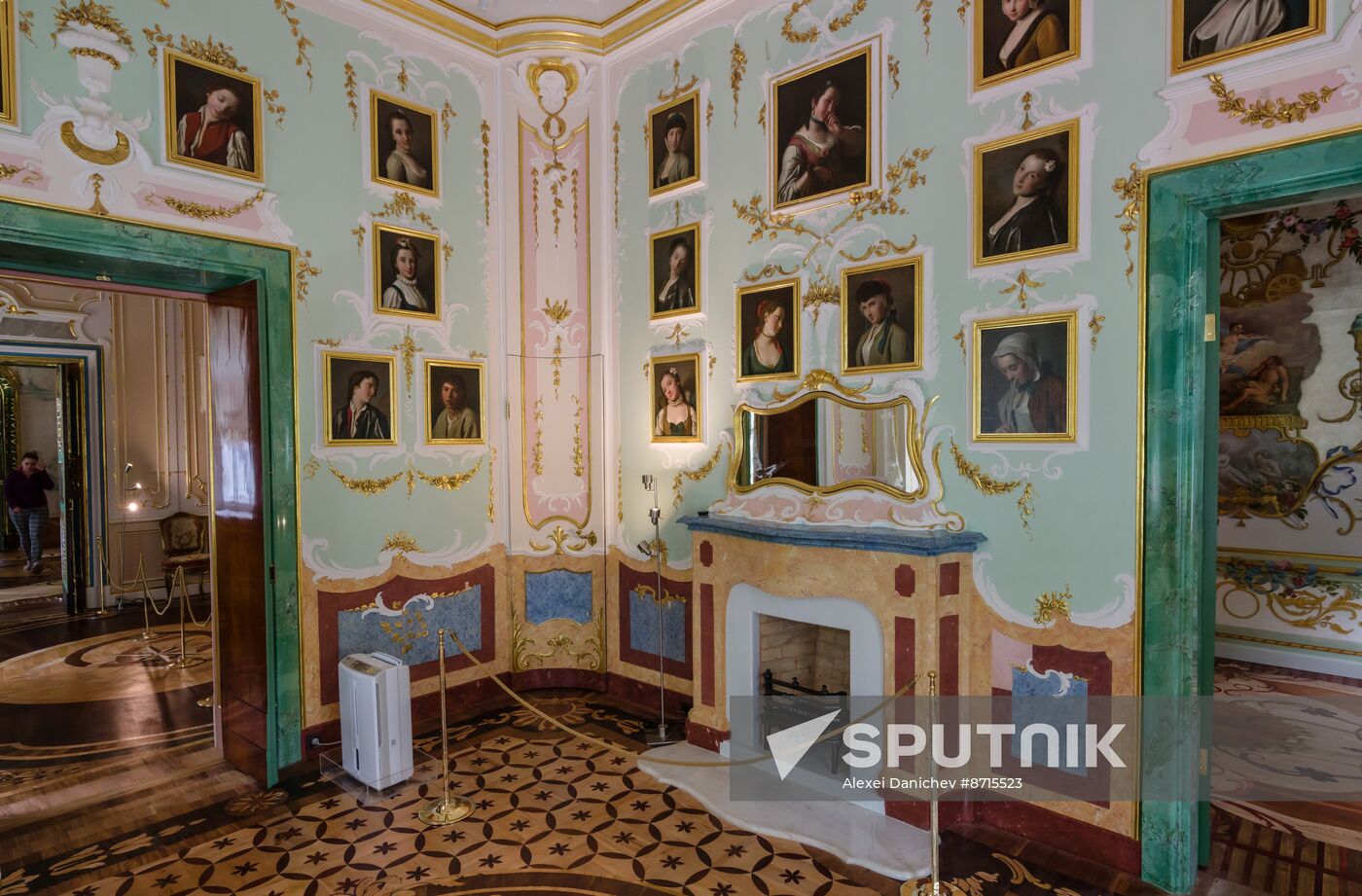 Russia Museum Peterhof Chinese Palace