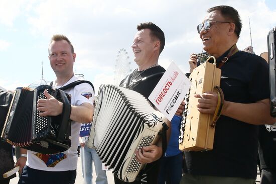 RUSSIA EXPO. Triumph of the Russian Accordion: Grand procession of playing orchestra