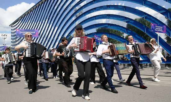 RUSSIA EXPO. Triumph of the Russian Accordion: Grand procession of playing orchestra
