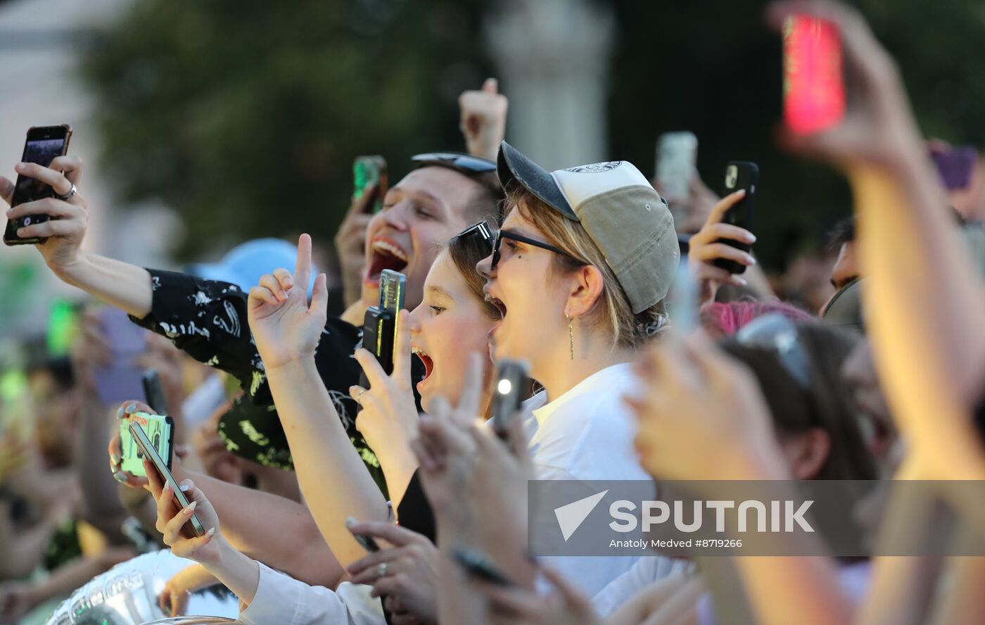 Russia EXPO. Festive concert ahead of Youth Day