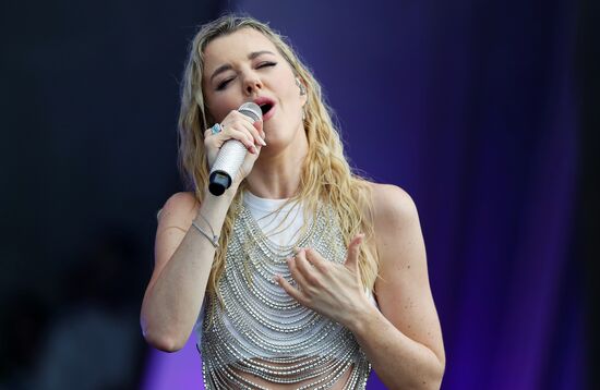 Russia EXPO. Festive concert ahead of Youth Day