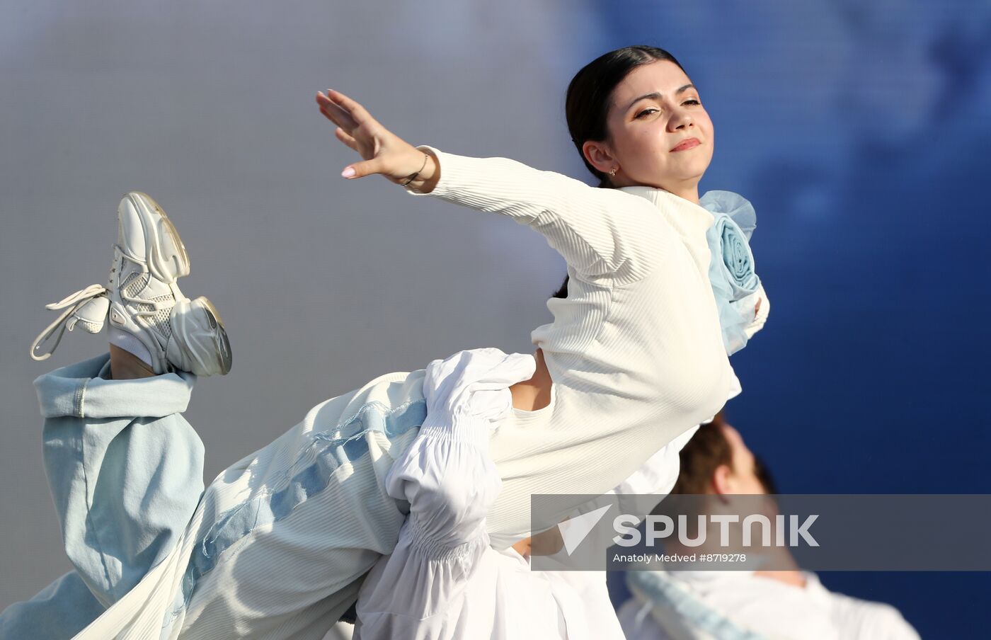 Russia EXPO. Festive concert ahead of Youth Day