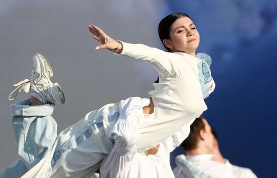 Russia EXPO. Festive concert ahead of Youth Day