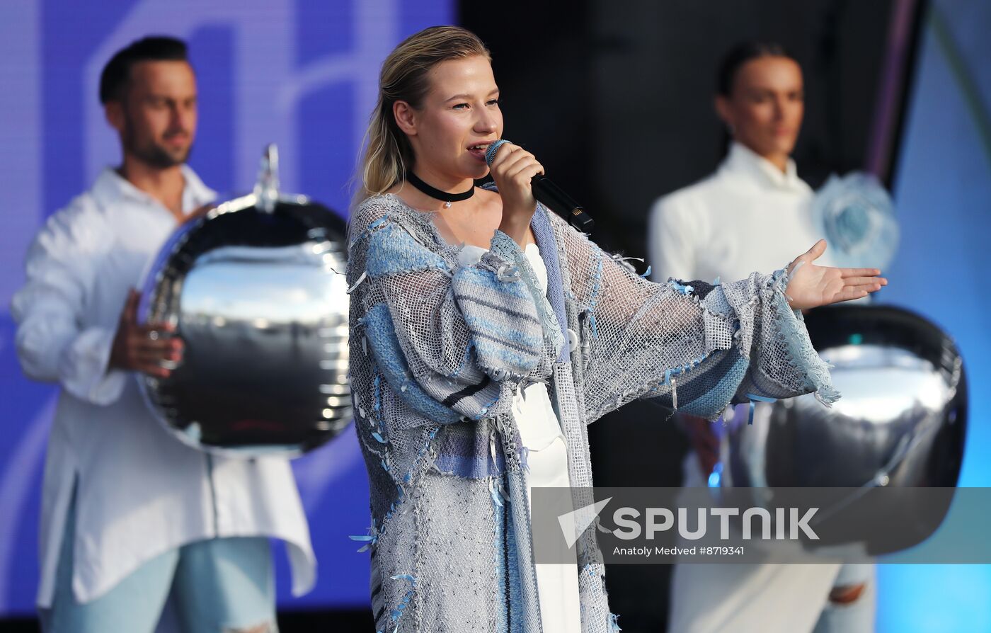 Russia EXPO. Festive concert ahead of Youth Day