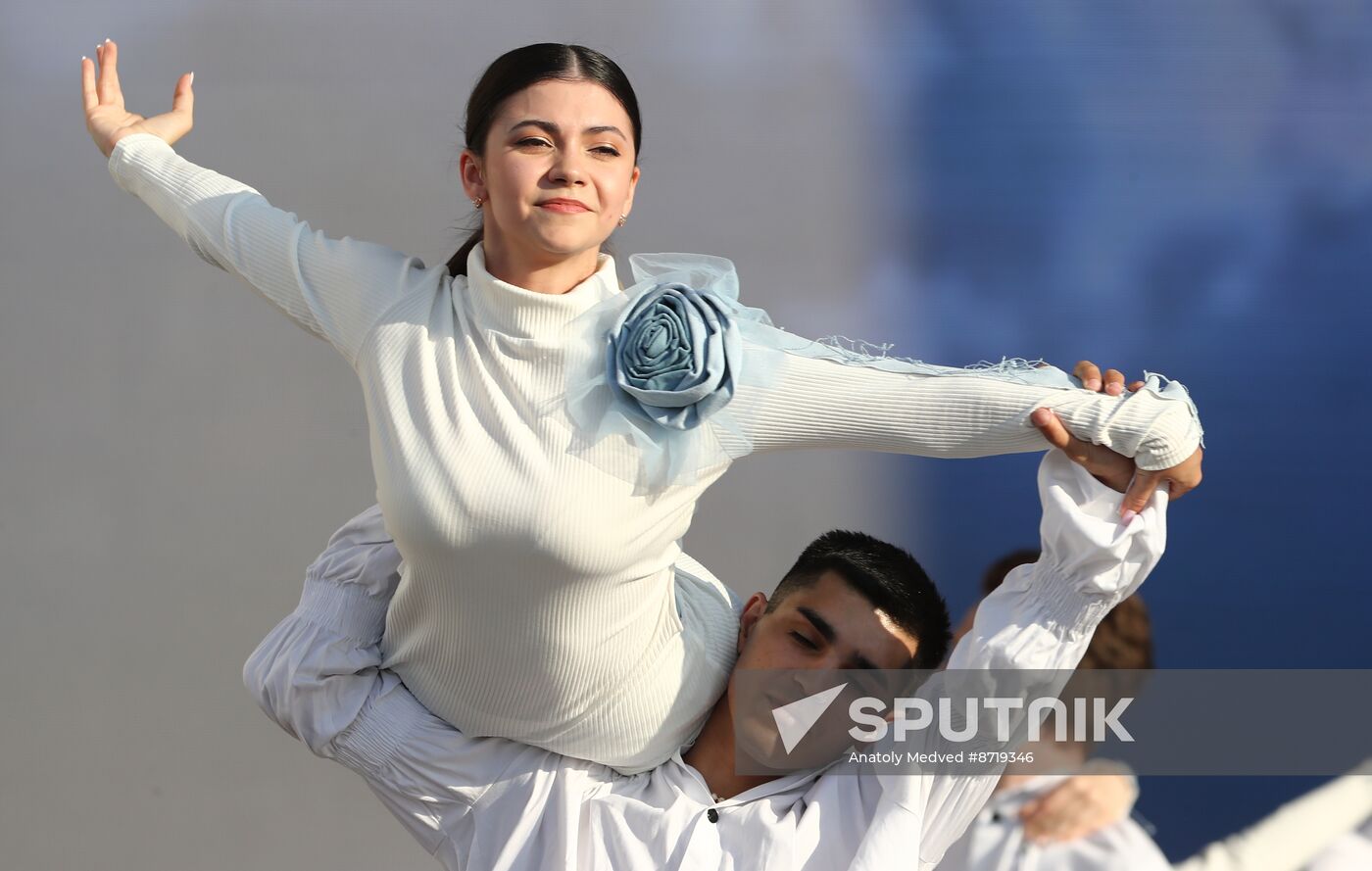 Russia EXPO. Festive concert ahead of Youth Day