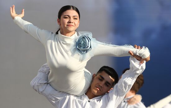 Russia EXPO. Festive concert ahead of Youth Day