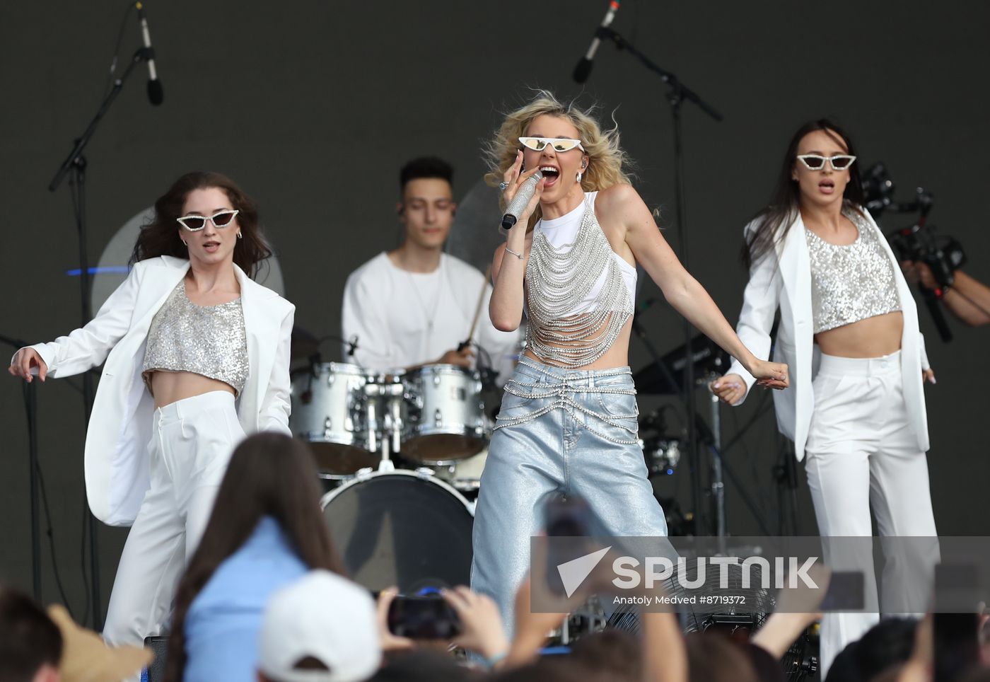 Russia EXPO. Festive concert ahead of Youth Day