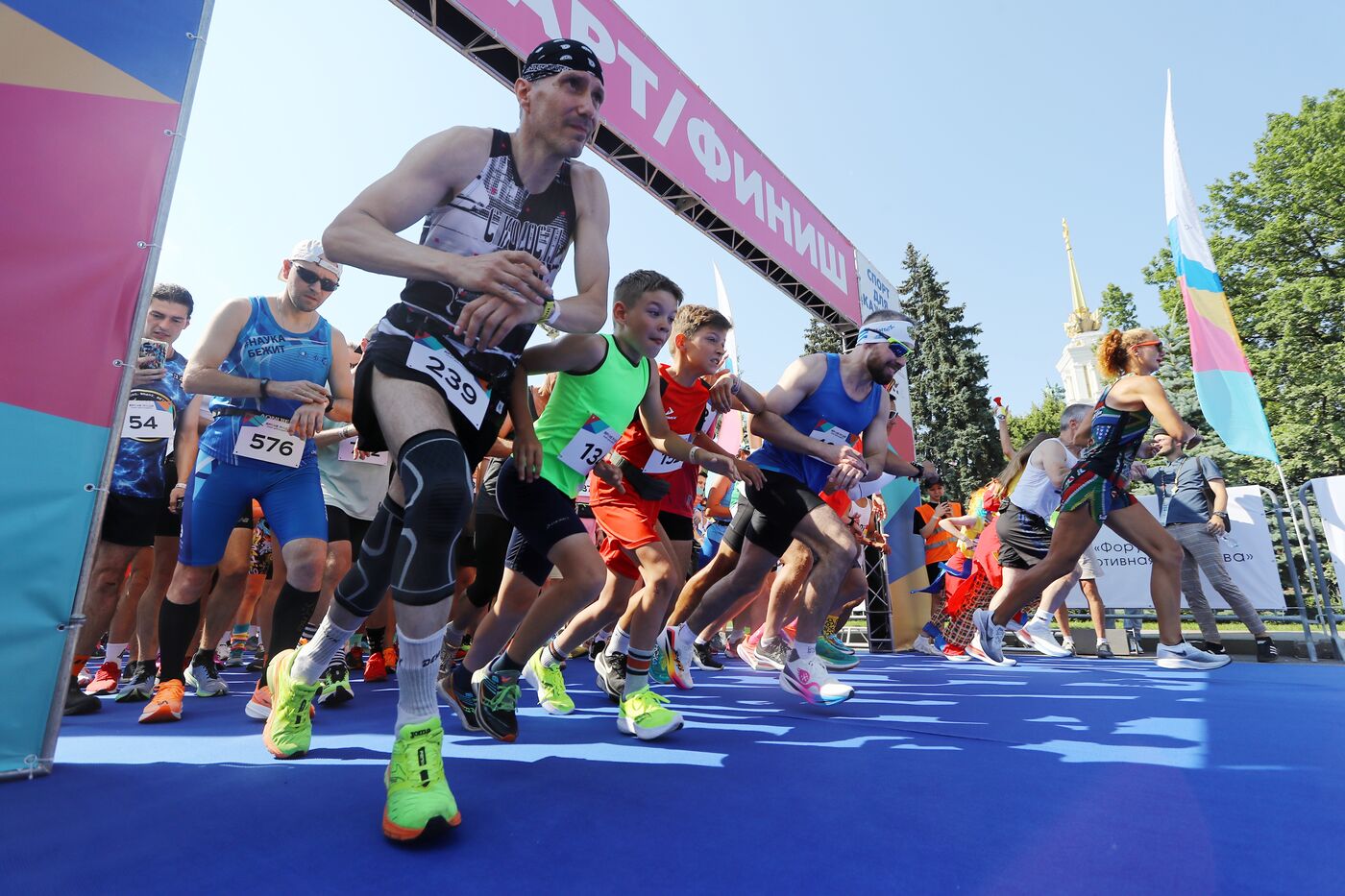 RUSSIA EXPO. Dazzling People Race