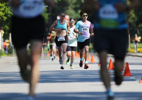 RUSSIA EXPO. Dazzling People Race