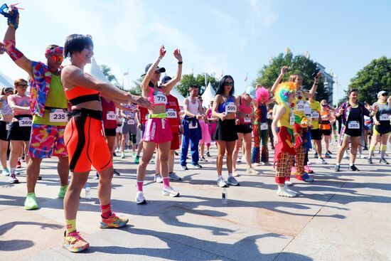 RUSSIA EXPO. Dazzling People Race