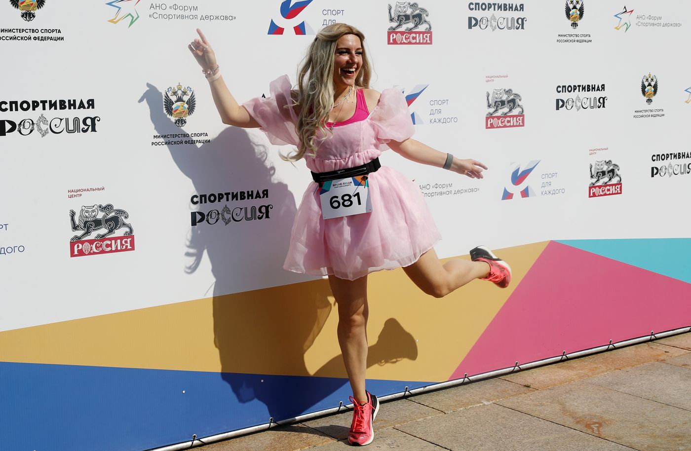 RUSSIA EXPO. Dazzling People Race