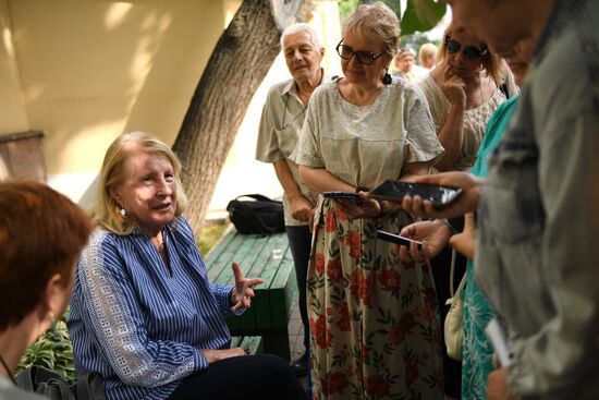 Russia Leo Tolstoy Great-Granddaughter Book