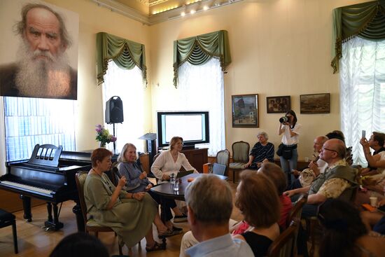 Russia Leo Tolstoy Great-Granddaughter Book