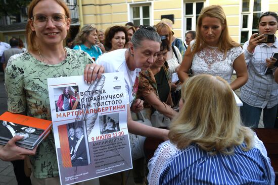Russia Leo Tolstoy Great-Granddaughter Book
