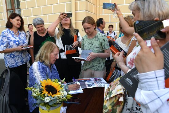 Russia Leo Tolstoy Great-Granddaughter Book