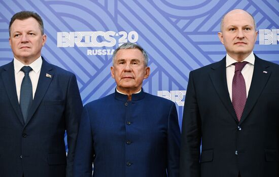 Belarusian Emergency Situations Minister Vadim Sinyavsky, Head of the Republic of Tatarstan Rustam Minnikhanov and Russian Emergency Situations Minister Alexander Kurenkov pose for a family photo before a meeting of the Heads of BRICS Emergency Agencies in Kazan, Republic of Tatarstan, Russia. Location: Russia, Republic of Tatarstan, Kazan. Author: Maksim Bogodvid/Sputnik. Meeting of the Heads of BRICS Emergency Agencies