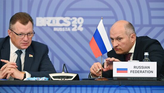 Russian Emergencies Minister Alexander Kurenkov, right, and Emergencies Minister of Belarus Vadim Sinyavsky at a meeting of the Heads of BRICS Emergency Agencies in Kazan, Republic of Tatarstan, Russia. Location: Russia, Republic of Tatarstan, Kazan. Author: Maksim Bogodvid/Sputnik. Meeting of the Heads of BRICS Emergency Agencies