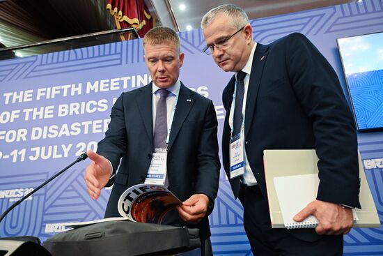 Left: Director of the Department of Educational, Scientific and Technical Activities of the Ministry of Emergency Situations of Russia Alexander Bondar and Director of the Department of International Activities of the Ministry of Emergency Situations of Russia Oleg Kuznetsov at the meeting of the Heads of BRICS Emergency Agencies in Kazan, Republic of Tatarstan, Russia. Location: Russia, Republic of Tatarstan, Kazan. Author: Maksim Bogodvid. Meeting of the Heads of BRICS Emergency Agencies