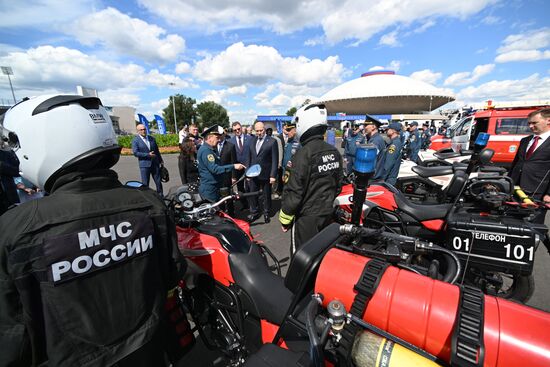 The Meeting of the Heads of BRICS Emergency Agencies. A tour of the fire and rescue equipment. Center: Minister for Civil Defence, Emergencies and Natural Disaster Relief of the Russian Federation Alexander Kurenkov. Location: Russia, Republic of Tatarstan, Kazan. Author: Maksim Bogodvid. Meeting of the Heads of BRICS Emergency Agencies