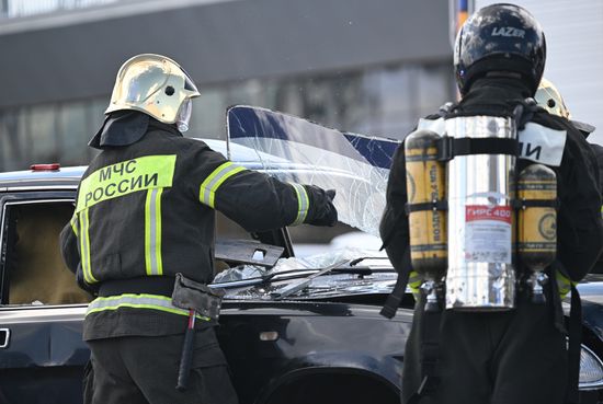 The Meeting of the Heads of BRICS Emergency Agencies. A tour of the fire and rescue equipment. Exercises to save victims of road traffic accidents. Location: Russia, Republic of Tatarstan, Kazan. Author: Maksim Bogodvid. Meeting of the Heads of BRICS Emergency Agencies