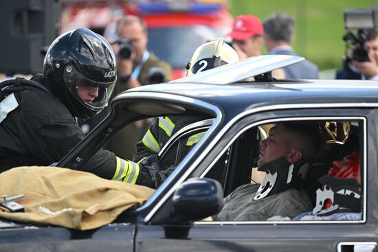 The Meeting of the Heads of BRICS Emergency Agencies. A tour of the fire and rescue equipment. Exercises to save victims of road traffic accidents. Location: Russia, Republic of Tatarstan, Kazan. Author: Maksim Bogodvid. Meeting of the Heads of BRICS Emergency Agencies