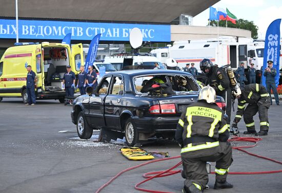 The Meeting of the Heads of BRICS Emergency Agencies. A tour of the fire and rescue equipment. Exercises to save victims of road traffic accidents. Location: Russia, Republic of Tatarstan, Kazan. Author: Maksim Bogodvid. Meeting of the Heads of BRICS Emergency Agencies
