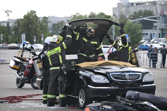 The Meeting of the Heads of BRICS Emergency Agencies. A tour of the fire and rescue equipment. Exercises to save victims of road traffic accidents. Location: Russia, Republic of Tatarstan, Kazan. Author: Maksim Bogodvid. Meeting of the Heads of BRICS Emergency Agencies